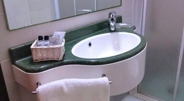 Номер Standard Hotel Numi & Medusa
