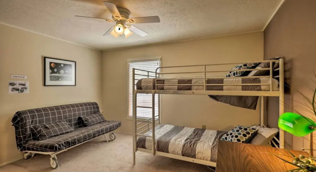 Коттедж с 3 комнатами с балконом Walk to Rim View Trail: Page Home w/ Deck & Yard