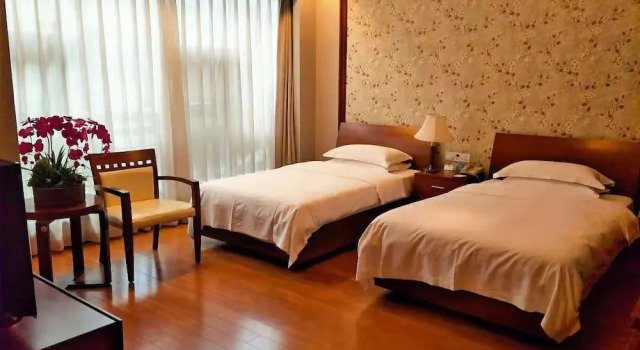 Номер Standard East King Business Hotel