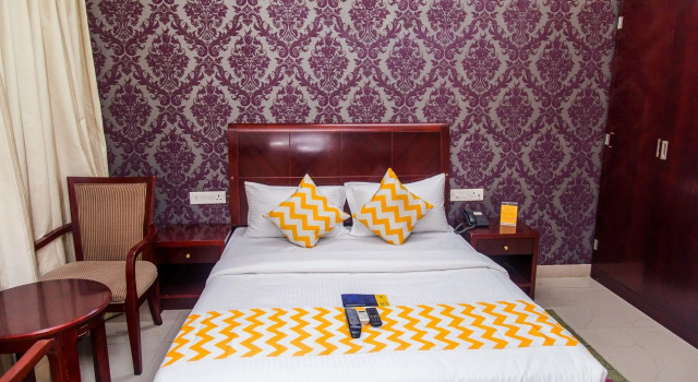 FabHotel Oriental Suites III, Забронировать Отель Отели штата Карнатаки с парковкой, Парковка