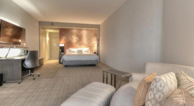 Двухместный номер Standard с балконом и с видом на горы Courtyard by Marriott Pigeon Forge