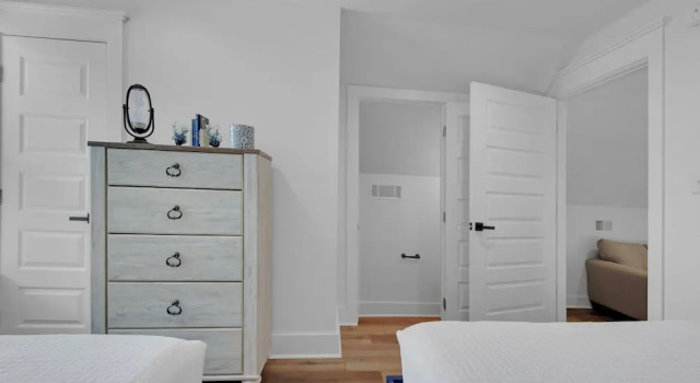 Коттедж Fully Updated Beach Retreat; Minutes to Eastern Lake & Beaches