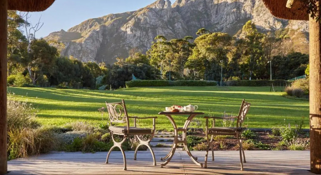 Полулюкс с видом на горы The Thatch House Hermanus