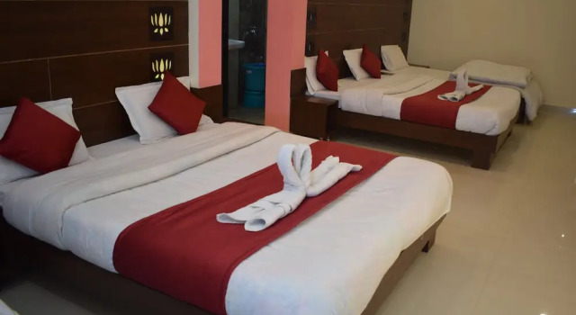 Люкс Deluxe Отель Shree Pratham Milan by Sky Stays