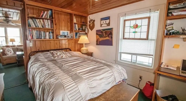 The Captain's Quarters 2 Bedroom Home by RedAwning