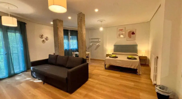 Rooms Carlos, next to Plaza Mayor, Забронировать Гостевой дом Мадрид Провинция Мадрид, рядом с Эмбахадорес