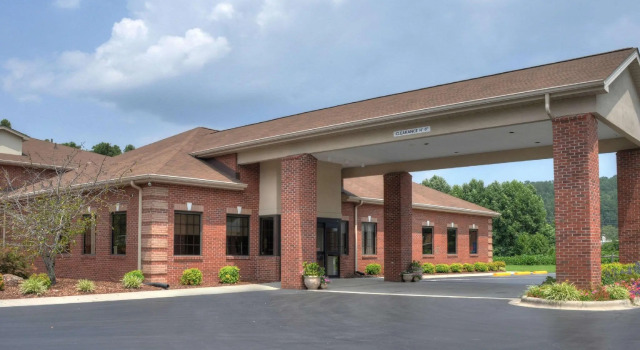 Номер Standard Comfort Inn near Downtown & Blue Ridge PKWY