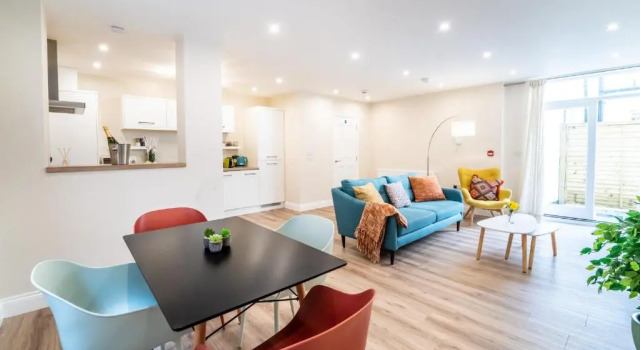 Апартаменты South Quay Apartment