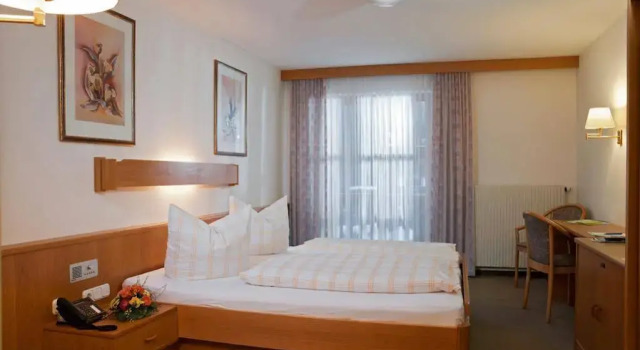 Hotel Gasthof zur Post, Varaa Hotelli Hotellit Baijeri pysäköinnillä, Pysäköinti