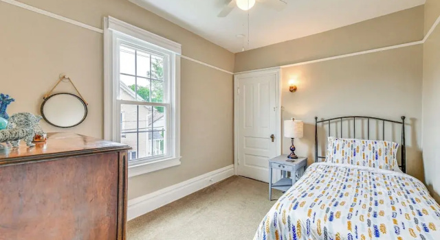 Charming & Historic Buffalo Home w/ Private Deck!, Reservar Hotel Lancaster Nova Iorque