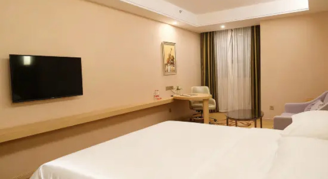 Люкс Comfort Vienna International Hotel (Guangzhou South Railway Station Sanshan)