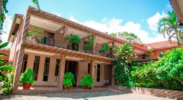 Lush Garden Business Hotel