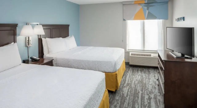 Четырёхместный люкс Hampton Inn & Suites Miami-Doral Dolphin Mall