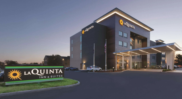 La Quinta Inn & Suites by Wyndham Terre Haute, Varaa Hotelli Terre Haute Indiana