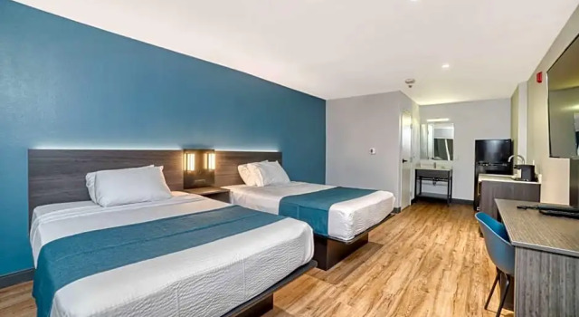 Четырёхместный номер Standard Studio 6 Suites Stockton, CA Waterfront