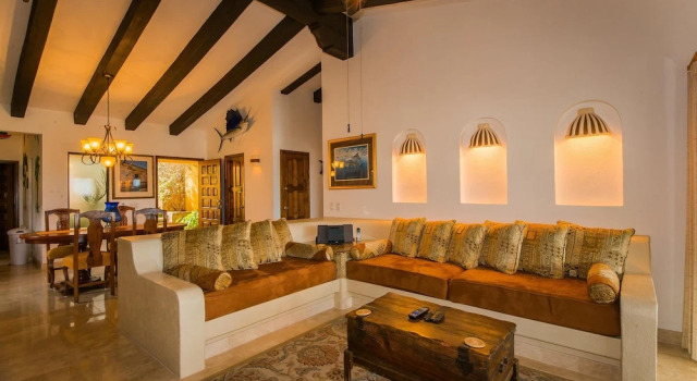 Walk to Cabo Marina & Downtown: Villa Mira Flores, Забронировать Вилла Отели Южной Нижней Калифорнии с парковкой, Парковка