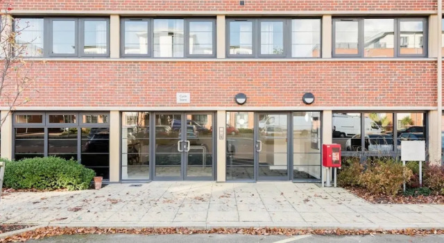 Quality 2 Bedroom Apartment, Book Lejlighed Farnborough Surrey