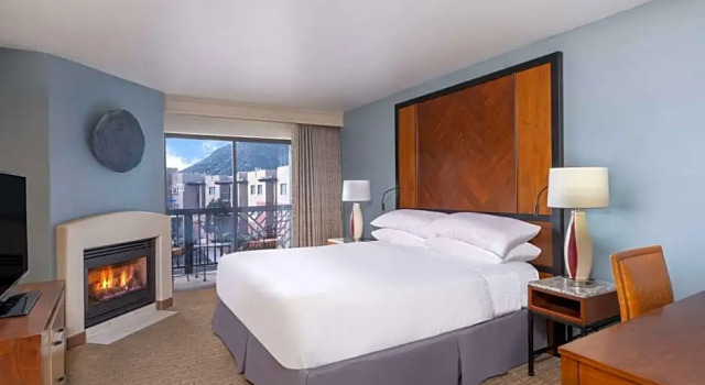 Номер Standard с балконом Hilton Sedona Resort at Bell Rock