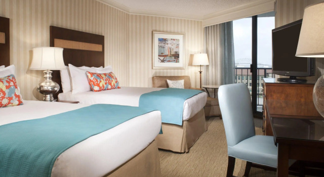 Четырёхместный номер Deluxe Omni Corpus Christi Hotel