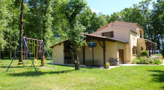 Maison de Vacances MACOU 2, Varaa Hotelli Capdrot Red Perigord