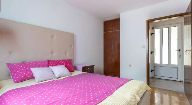 Modern Apartment in Okrug Gornji With Swimming Pool