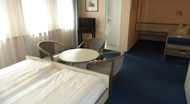 Трёхместный номер Standard Hotel und Rasthof AVUS