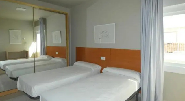 Кровать в общем номере с 3 комнатами Rentalmar Family Acantilados