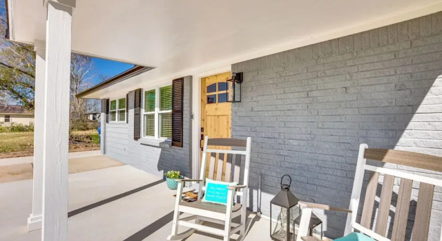 Pet-friendly Tomball Cottage: Steps to Downtown!, Rezerwuj Hotel Tomball Houston