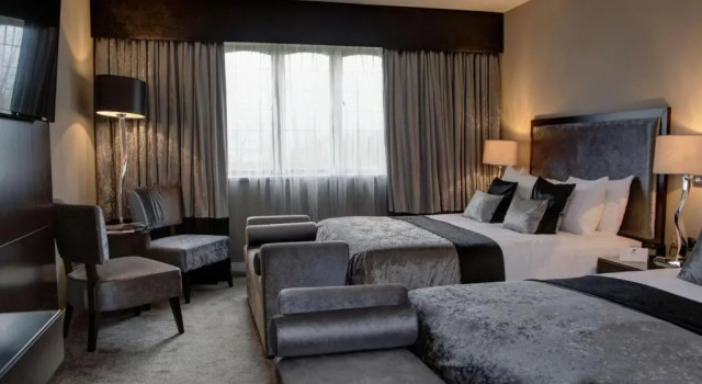 Четырёхместный номер Executive Derwent Manor Boutique Hotel
