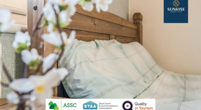 THE LAW, Great Contractor Accommodation, 4 Rooms with TVs, Central, Free Parking, WiFi, Self-catering for Families, Tourists, Relocation, Groups, Long Stays Welcome