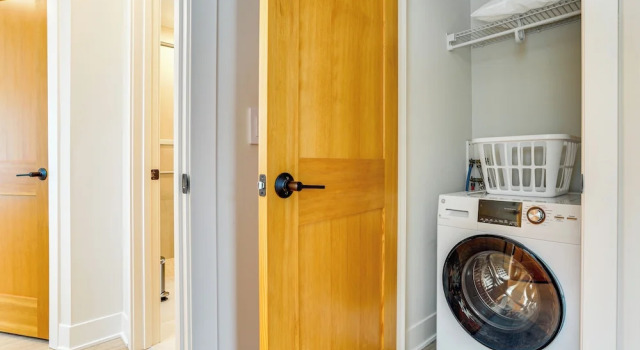 < 1/2 Mi to Downtown: Quiet Northfield Apartment, Varaa Huoneisto Hotellit Minnesota pysäköinnillä, Pysäköinti