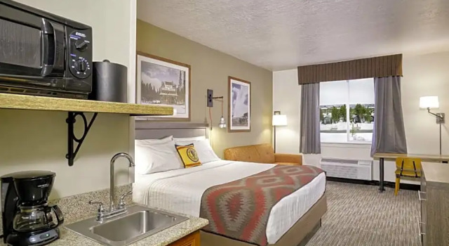 Полулюкс Yellowstone Park Hotel