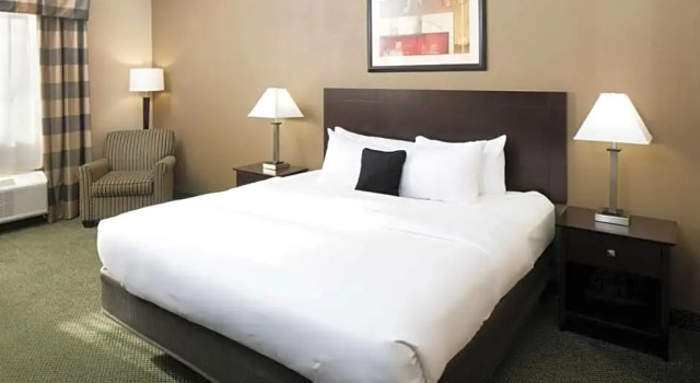 Люкс Country Inn & Suites Etown