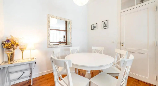 Guestready - Bright Family Home with Private Rooftop Terrace in Alcântara, Забронировать Отель Alcantra Лиссабон, рядом с Художественный центр LxFactory