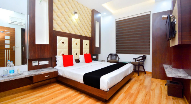 OYO 9055 Hotel Rich Inn