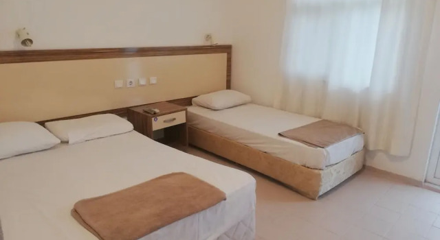 Standard Triplo Família quarto com vista para a piscina Ünal Boutique Hotel