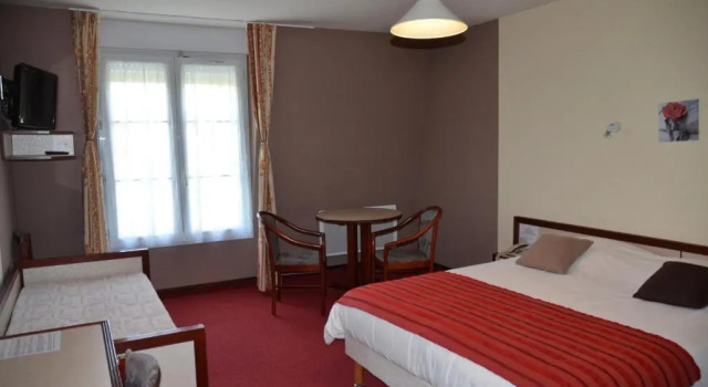 Студия с видом на улицу Hotel Restaurant d'Orfeuil