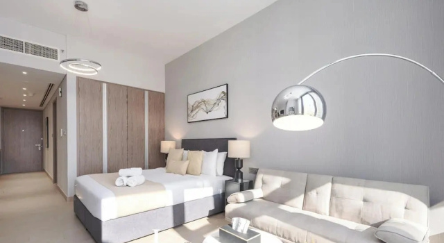LUX LIV Contemporary Skyline Studio