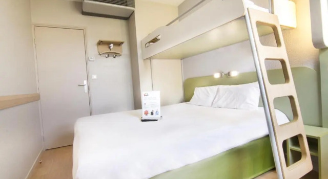 Трёхместный номер Standard ibis budget Le Mans Centre