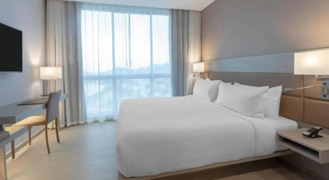 Номер Standard AC Hotel By Marriott Santa Marta
