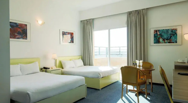 Трёхместный номер Standard с балконом Petra Palace Hotel