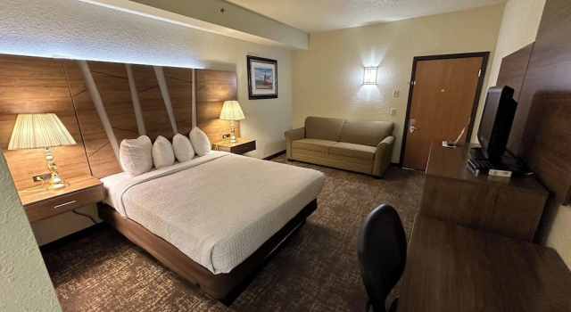 Семейный люкс Mackinaw Beach and Bay Inn & Suites