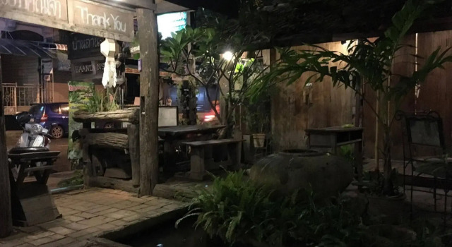 Baan Lansa Bed & Bar - Hostel
