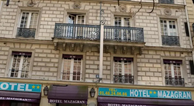 Кровать в общем номере Hôtel Mazagran