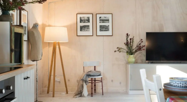 Shillings & Pence, Book Hotel Daylesford 