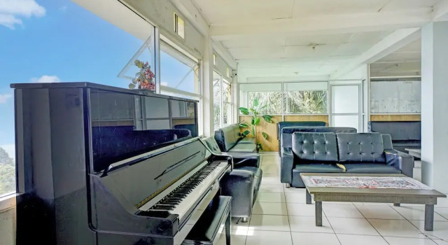 OYO 94772 Gapura Hotel, Prenota Hotel Hotel a Parapat con parcheggio, Parcheggio