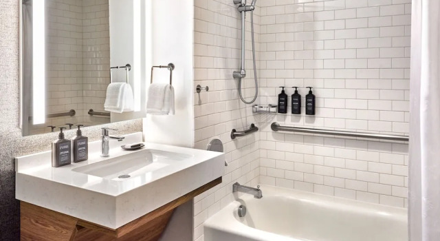 Четырёхместный клубный номер Standard Sheraton Phoenix Downtown
