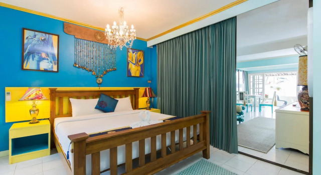Barefoot Hotel Kalim Beach Front