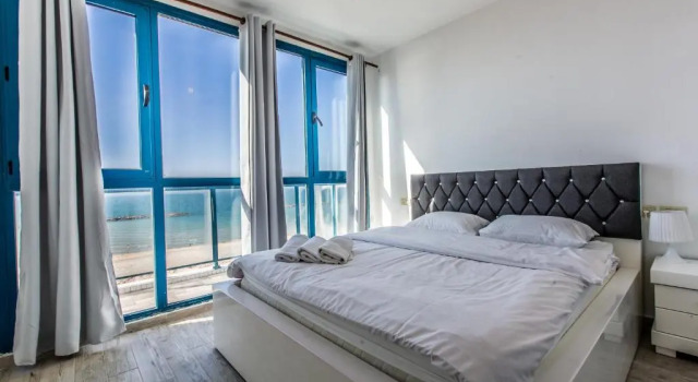 M Sea Suites - By The Beach, Забронировать Отель Отели Тель-Авива с бассейном, рядом с Пляж Иерусалим, Бассейн