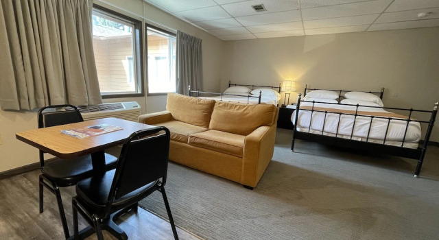 Boulder Twin Lakes Inn